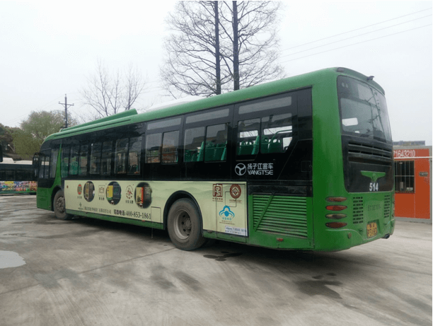 中华老字号“川”字茶车身广告现身武汉闹市街头